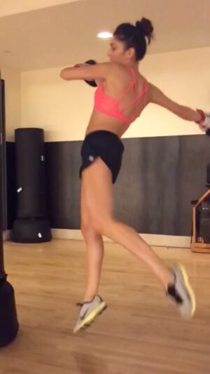 Emilia Ares Instagram - switching careers, gonna go for professional jump boxer📈if you don’t give up you can’t fail 🧜‍♀️ #boxingtraining #hitsomethingnotsomeone