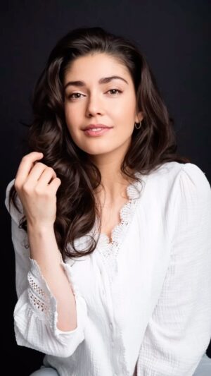 Emilia Ares Instagram - “How did the shots from that portrait sesh with @bretgreenphoto turn out?” #portraits #emiliaares #bretgreenphotography