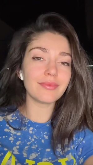 Emilia Ares Instagram - do you picture yourself as the main character of the book youre reading or do you cast the main character as someone else and watch it play out in your head like a movie? Tell me #bookthoughts #readingcomments #readersimagination #maincharacter