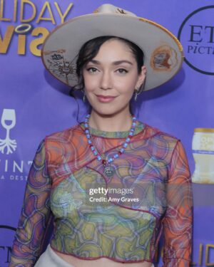 Emilia Ares Instagram - such a funny, feel good holiday movie ❄️thanks Kurt and Kelly for having us by  #emiliaares #sozi #holidaytwist