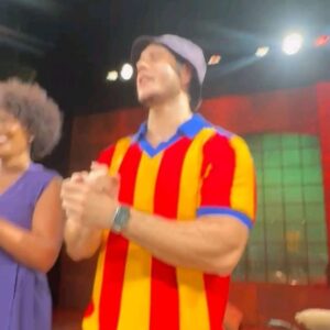 Emiliano D'Ávila Instagram - Salvador, meu amor, uma moqueca de emoções!

Revi amigos, parentes, passeei um pouquinho por minha cidade e lotamos 3 dias de @abismoderosas com todas as pessoas nos dando o retorno de que adoraram o espetáculo. 

De quebra, ainda matei um pouquinho meu sonho antigo de ser percussionista e tive o imenso prazer de receber esse emocionante discurso de @claudioosimoes_ , autor da peça. 

Me sinto muito grato e com uma eterna saudade da minha terra!

#tbt #Salvador #Bahia #faroldabarra #teatro #turnê