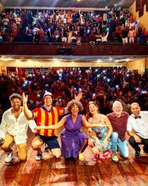 Emiliano D'Ávila Instagram - Salvador, meu amor, uma moqueca de emoções!

Revi amigos, parentes, passeei um pouquinho por minha cidade e lotamos 3 dias de @abismoderosas com todas as pessoas nos dando o retorno de que adoraram o espetáculo. 

De quebra, ainda matei um pouquinho meu sonho antigo de ser percussionista e tive o imenso prazer de receber esse emocionante discurso de @claudioosimoes_ , autor da peça. 

Me sinto muito grato e com uma eterna saudade da minha terra!

#tbt #Salvador #Bahia #faroldabarra #teatro #turnê