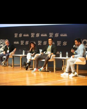Emiliano D'Ávila Instagram - Ainda sobre Rio2C! 

#tbt #rio2c #rio2c2023 #joãofalcão #cidadedasartes #palestra #painel #batepapo #cultura #arte #talento #ator #diretor #produtor #roteirista #audiovisual #audiovisualbrasileiro #tv #série #cinema #novela