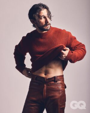 Emiliano Zurita Instagram - Gracias al increíble equipo de @gqmexico por estas fotits 💥👽

Fotografía: Diego Bigolin - @diego.bigolin
Estilismo: Ruth Buendia - @ruthbuendiap
Grooming: Luz Gonzalez- @luzgonzalezvg
Arte:
Jos Nolasco - @tucelyn
Ignacio de la Serna - @ignaciodelasernar
Anaceci Avilez - @anace_alo
