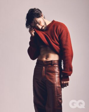 Emiliano Zurita Instagram - Gracias al increíble equipo de @gqmexico por estas fotits 💥👽

Fotografía: Diego Bigolin - @diego.bigolin
Estilismo: Ruth Buendia - @ruthbuendiap
Grooming: Luz Gonzalez- @luzgonzalezvg
Arte:
Jos Nolasco - @tucelyn
Ignacio de la Serna - @ignaciodelasernar
Anaceci Avilez - @anace_alo