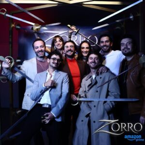 Emiliano Zurita Instagram - Que gran noche ayer en la premier de #ZORRO 💥 viendo un proyecto que llevamos trabajando tanto tiempo con gente que amo más que nada…no se puede pedir más ❤️‍🔥
.
.
Fotos y styling: @fernan.mx
Reloj: @omega
Look: @driesvannoten @luigibianchi_official @off____white
Lentes: @jacquesmariemage