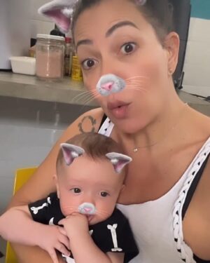 Emílio Dantas Instagram - Lá vem a gente! 151 dias de nem sei dizer!
Obrigado por terem pousado em nós.
E @fabiulaa , eu tb😉❤️