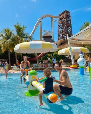 Emílio Dantas Instagram - Nesse último fim de semana fomos conhecer o @beachpark e @beachparkresorts .
Há um tempo que desejávamos conhecer essa delícia de lugar e foi tudoooo !!!
Desde a hospedagem até a diversão infinita desse lugar mágico.
As crianças amaram e nós tbm!!
Voltamos recarregados.
Gracias