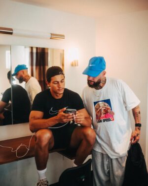 Emilio Sakraya Instagram - Die ersten zwei Tage auf Tour sind rum und ich hoffe euch gefällts genau so gut wie meinem Team und mir. Stuttgart gestern Abend war traumhaft, jetzt ist kurz Pause und am Donnerstag sehen wir uns dann in Frankfurt wieder! #blessings