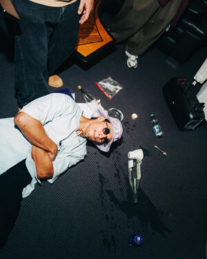 Emilio Sakraya Instagram - Die ersten zwei Tage auf Tour sind rum und ich hoffe euch gefällts genau so gut wie meinem Team und mir. Stuttgart gestern Abend war traumhaft, jetzt ist kurz Pause und am Donnerstag sehen wir uns dann in Frankfurt wieder! #blessings