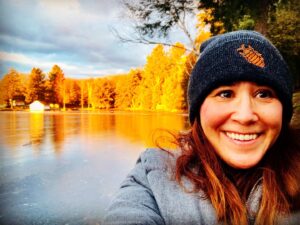 Emily Andras Instagram - 2020 was gruelling and fraught in so many ways, but it also allowed us to see people as they truly are. It reminded us that we are nothing without empathy. That together is better than apart... even when we have to STAY apart to ensure we will all still be here next year. May your 2021 be filled with those who really get you, and therefore love you and care for you, and for others. May it be full of change and heart and hope. May there be nachos and beers and laughter on a sunny patio, these dark days near forgotten. May it, and us, be better. 🧡 #HappyNewYear