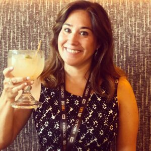 Emily Andras Instagram - Very serious & important @Syfy meeting with @joshvh1 at #sdcc🍹#WynonnaEarp vs. #WinoEarps
