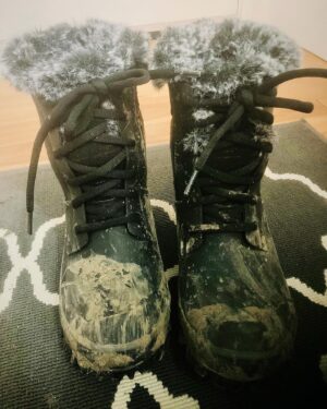 Emily Andras Instagram - Week one, done and dusted. What a ride. #WynonnaEarp #Vengeance #tubi👢👢👢