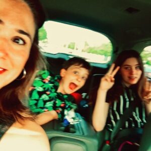 Emily Andras Instagram - First full family concert and we are representing in our Hawaiian shirts for #weirdalyankovic! #whiteandnerdy