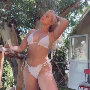 Emily Barker Instagram - September Dump ⚡️🫶🏼❣️

1. In Marbs at the dance retreat ✨ 
2. the best message I’ve received this year (it made me cry 😭) 
3. Little walk and paddle in the peaks 
4. Thinkin I’m crazy cool drinking champers in a castle (might have been slightly tipsy here, unsure about why I put sunglasses on) 
5. The best view and my gorgeous handsome boy 🐶 
6. Insane makeup and hair by @sandragillenmakeup & @siansharkeyhairstylist 
7. Pupperssss 
8. Soaking up the last of the sunshine in Marbs ✨ 
9. Sunset in the peaks 🌅
10. Running in my super cool running vest 😎
