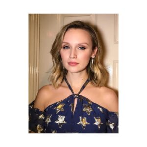 Emily Berrington Instagram - 🌟🌟🌟🌟🌟
So worth braving the rain for the @alfreddunhill #dunhillprebaftaparty 
Thanks to @helena_kastensson @temperleylondon @louboutinworld @monicavinader @whiplondon