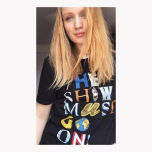Emily Berrington Instagram - Better times are in sight at last, but it’s been a terrible year for many people working in arts. These organisations are working to relieve hardship on creative communities severely affected by COVID ➡️@theatresupportfund @fleabagforcharity @actingforothers #theshowmustgoon 
All of which are supported by the amazing @ashley.harvey1 and @bmh.productions 💛
