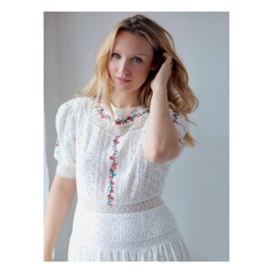 Emily Berrington Instagram - @fayethomasphoto 
🌸🌱🌺
@rixo @netaporter
