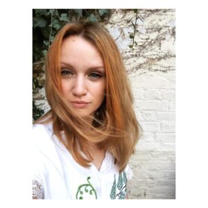 Emily Berrington Instagram - 🍂 🦊 🥮
@joshwoodcolour @jamesgouldcolour (minutes before running full pelt to the bus stop)