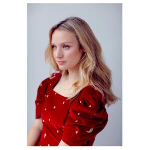 Emily Berrington Instagram - @fayethomasphoto 
🌸🌱🌺
@rixo @netaporter