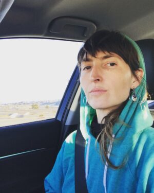 Emily Kokal Instagram - slice a life 
another teal hood-🐀 photo - while passing through snow in the desert - and a power amulet that was too 💸 ..
Between these moments I experienced some super stoke, heartache, inspiration, aloneless (not to be mistaken with loneliness☝️), doubts, joy, melancholy, lunch, peace, and a low level anxiety that seems to just be apart of me!
Another day another #HOLLA 🗣🏌🏻‍♀️🤹🏻‍♀️
Hope you’re enjoying the ride in all it’s everchanging weird and wildness!✌🏽
