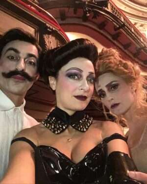 Emily Koliandri Instagram - Η κυρία του Μαξίμ  #loading #nationaltheatre @athanasios_alevras #galinichatzipaschali #photoshoot #τικούραση