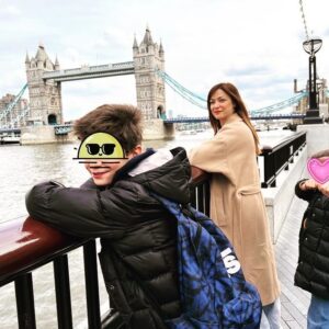 Emily Koliandri Instagram - Πάσχα …🐥🇬🇧