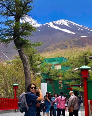 Emily Rios Instagram - Do you see it? #MtFuji #Japan