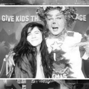 Emily Serpico Instagram - I had an amazing time today with @docfx13 @the_omar_show and Anne! We got to meet a bunch of great kids at @gktwvillage 💚 #grinch #grinchmakeup #gktw #heartsofreality