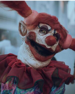 Emily Serpico Instagram - Daisy 🌸 Killer Klown 
Painted by @sjmascofx 
Sculpted, and haired by myself 
Awesome shot by @sweatyfella  #killerklownsfromouterspace #killerklowns #hhn28