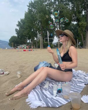 Emily Tennant Instagram - this & that ✨