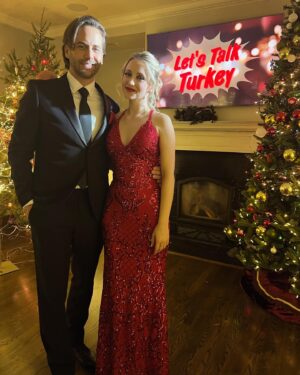 Emily Tennant Instagram - a little bit of Christmas magic 💃🏼✨

#bts #holidayhotline #hallmarkchannel