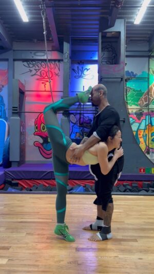 Emily Tung Instagram - Haven’t seen yo bro in awhile and you go 🤗🤪
Flexible people prank 🤭
.
.
.
.
#wushu #kungfu #martialarts #martialartist #wushugirl #fightgirl #stunts #stuntwoman #stuntman #stunttraining #actionactor #stuntdouble #fightchoreography #scorpion #scorpionkick #shaolinkungfu #mma #muaythai #boxing #femalefighter #femalemartialartist #chunli #gym #stuntlife #tkd #tkdgirl #kicks #stuntpoc #flexiblegirl