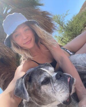 Emily Whitmire Instagram - River day with my sweetheart 💙 #Bruce #riverlife #coloradoriver #az #nv #arizona #nevada #lasvegas #riverside #river