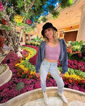 Emily Whitmire Instagram - Turista 💙 #lasvegas #wynn #encore #tourist