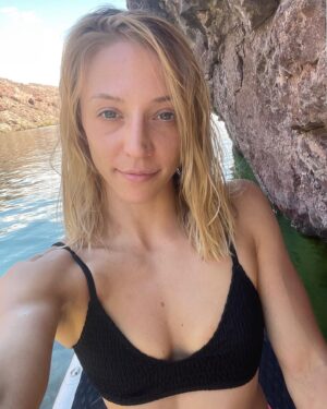 Emily Whitmire Instagram - River days are the best days ☀️🌊 #coloradoriver #lakemead #river #southwest #nevada #arizona #lasvegas #hooverdam #paddleboarding #sup #riverdays #wildwest