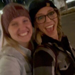 Emily Whitmire Instagram - @calivibesfest was AMAZING!! I’m so happy I got to share this memory with my dear friend @averysagery 💛 I’m so grateful for this life #calivibes2022 #california #music #festival #stickfigure #shaggy #slightlystoopid #commonkings #norules #livingtothefullest