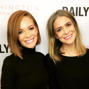 Emily Wilson Instagram - Thank you so much for having us @dailylook! We had a blast at the #DLHolidayPopUp! 💙 #sistertime 👯‍♀️