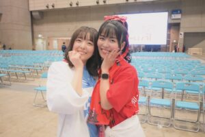 Emiri Kato Instagram - 少女⭐︎歌劇　レヴュースタァライト
『舞台少女大運動会 revival』

スタァライトのイベント初参加！！
嬉しい✨

椎名へきるさん、三森すずこちゃんと3人で運動会の実況・解説として楽しみました〜！

元気な舞台少女達を見てずっと笑ってました☺️
笑うのは元気出るね🩵

応援ありがとうございました！！
みんなお疲れ様でしたーーー！！

(解説組の写真、私のカメラで撮り忘れてた！！みもりんがきっとあげてくれるはず…！笑)