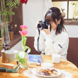 Emiri Kato Instagram - カメラのイベント💛CP＋2024
Nikonさんのブースのこだわりがすごい！

カメラ初心者の方も楽しめるエリア
プロユース向けのエリア

色んなカメラが触れて楽しすぎます！

さらに私が撮影した写真を展示してかださいました…！
こんなに大きく綺麗に印刷されたの初めて😭✨

2月25日まで開催なのでぜひ足を運んで見てください〜！

135mm Plena体験もぜひ…！
玉ボケすごい！

📷Nikon Zf  NIKKOR Z DX 12-28mm f/3.5-5.6 PZ VR
📷Nikon Z8 NIKKOR Z 40mm f/2

#nikon
#cpplus2024