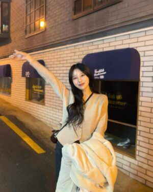 Emiri Tachibana Instagram - ずっとこんな毎日だったら幸せだけれども、それでも悩んで前に進まなくちゃ。待つだけじゃなくて、自分が素敵に成長して叶えるから意味がある。

@mu_0117 いつもありがとう🫶
#thankyoumizuki 笑