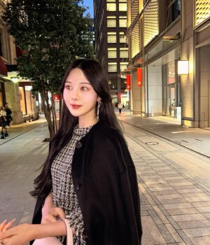 Emiri Tachibana Instagram - 日が暮れるとすっかり寒くなりました。
が、お昼は暖かい日もあったりと肌寒くも曖昧な期間はコスメや香りを選ぶ時にいつもひとりでワクワクしてしまいます。。！

最近はベースメイクの選び方や色の好みも少し変わって、また新たなコスメ散策が楽しいです。

最近はおすすめコスメの紹介がインスタライブばかりなので投稿にも残せるように！11月の目標にします！(⁎⁍̴̛ᴗ⁍̴̛⁎)

あっという間に11月ですが体調を崩さぬように、温かく過ごしてください☺️🫶