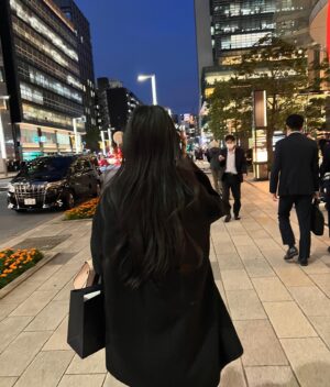 Emiri Tachibana Instagram - 日が暮れるとすっかり寒くなりました。
が、お昼は暖かい日もあったりと肌寒くも曖昧な期間はコスメや香りを選ぶ時にいつもひとりでワクワクしてしまいます。。！

最近はベースメイクの選び方や色の好みも少し変わって、また新たなコスメ散策が楽しいです。

最近はおすすめコスメの紹介がインスタライブばかりなので投稿にも残せるように！11月の目標にします！(⁎⁍̴̛ᴗ⁍̴̛⁎)

あっという間に11月ですが体調を崩さぬように、温かく過ごしてください☺️🫶