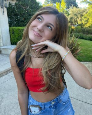 Emma Berman Instagram - Sophomore 🫶

#backtoschool#sophomore#sophomoreyear#highschool#newschoolyear#emmaberman#endofsummer#schooldays#schoolready#firstdayofschool#schoolspirit#firstday#letsgo#10thgrade