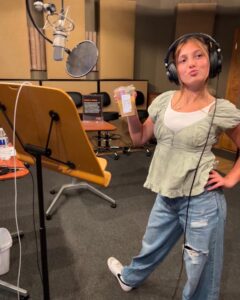 Actress Emma Berman HD Instagram Photos and Wallpapers July 2023