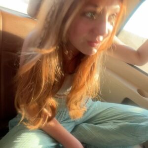 Emma Berman Instagram - Spring Break in UAE! 🐫 

#springbreak#desert#uae#safari#dubai#alfaya#adventures#sharjah#traditions#cultures#destinations#bestdestinations#travel#explore#learn#dubaidesert#emmaberman#springbreak#adventures#dubaiviews#camelride#dunebuggies#goldensands