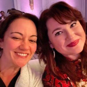 Emma Chase Instagram - Had an incredible time at #passioncon this weekend! Got to see some of my favorite people, watched the Season 3 premiere of Driven (episode 1 now streaming on #passionflix and it’s perfection), chatted about the #TangledMovie & #RoyallyScrewed, and checked out a little bit of Venice (those bungalow shops are going in a future book)!
Thank you @toscamusk, @ali_m_whitaker, @lolsenfilms, and the entire Passionflix team for putting together a truly unique and phenomenal event 💕