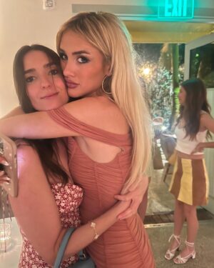 Emma Holzer Instagram - here there and everywhere ✨✨💗