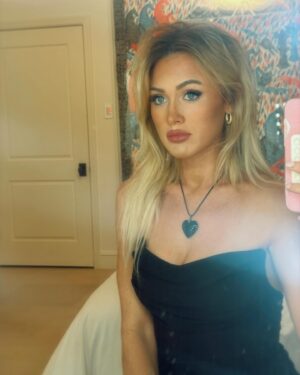 Emma Holzer Instagram - 🪞🪞