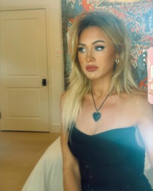 Emma Holzer Instagram - 🪞🪞